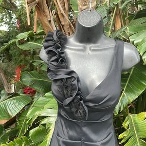 Xscape trumpet, or mermaid gown with ruffle